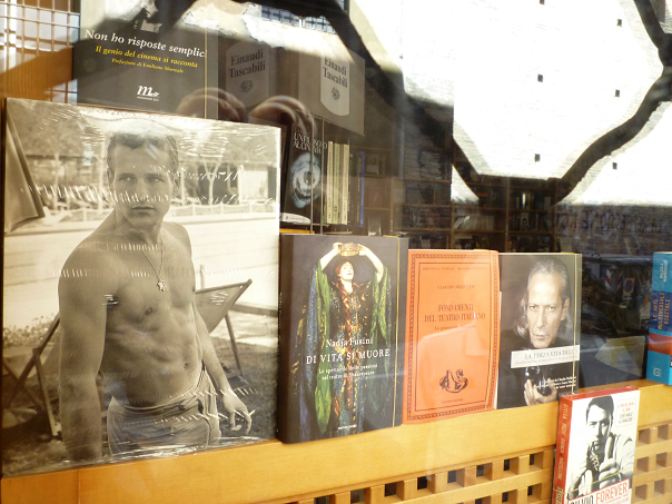 Bologne (Italie), juillet 2011. Vitrine d'une librairie