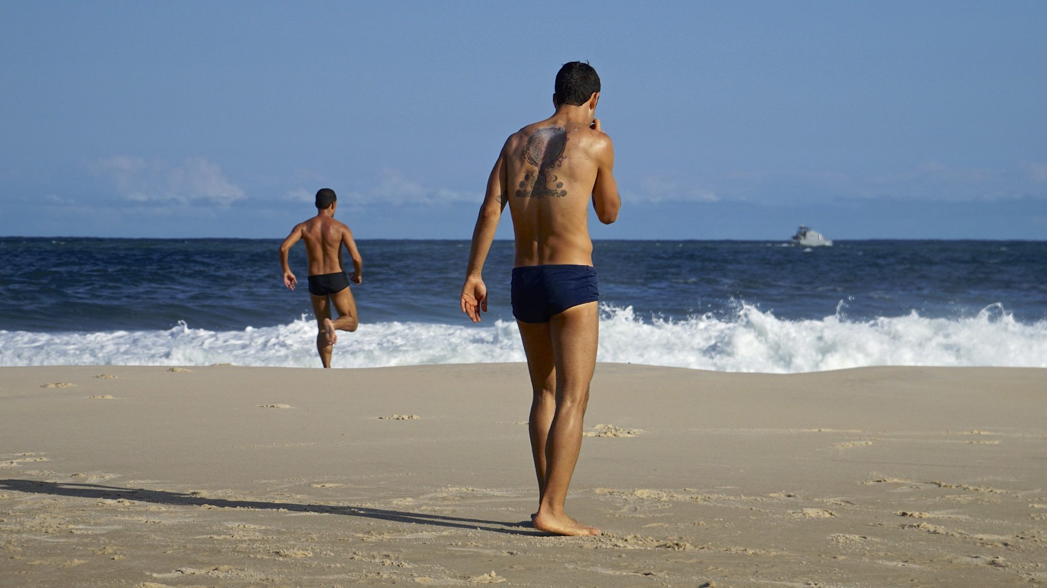 Footvolley at Leme beach, Copabana beach, Rio de Janeiro, Brasil, par alobos Life sur Flickr