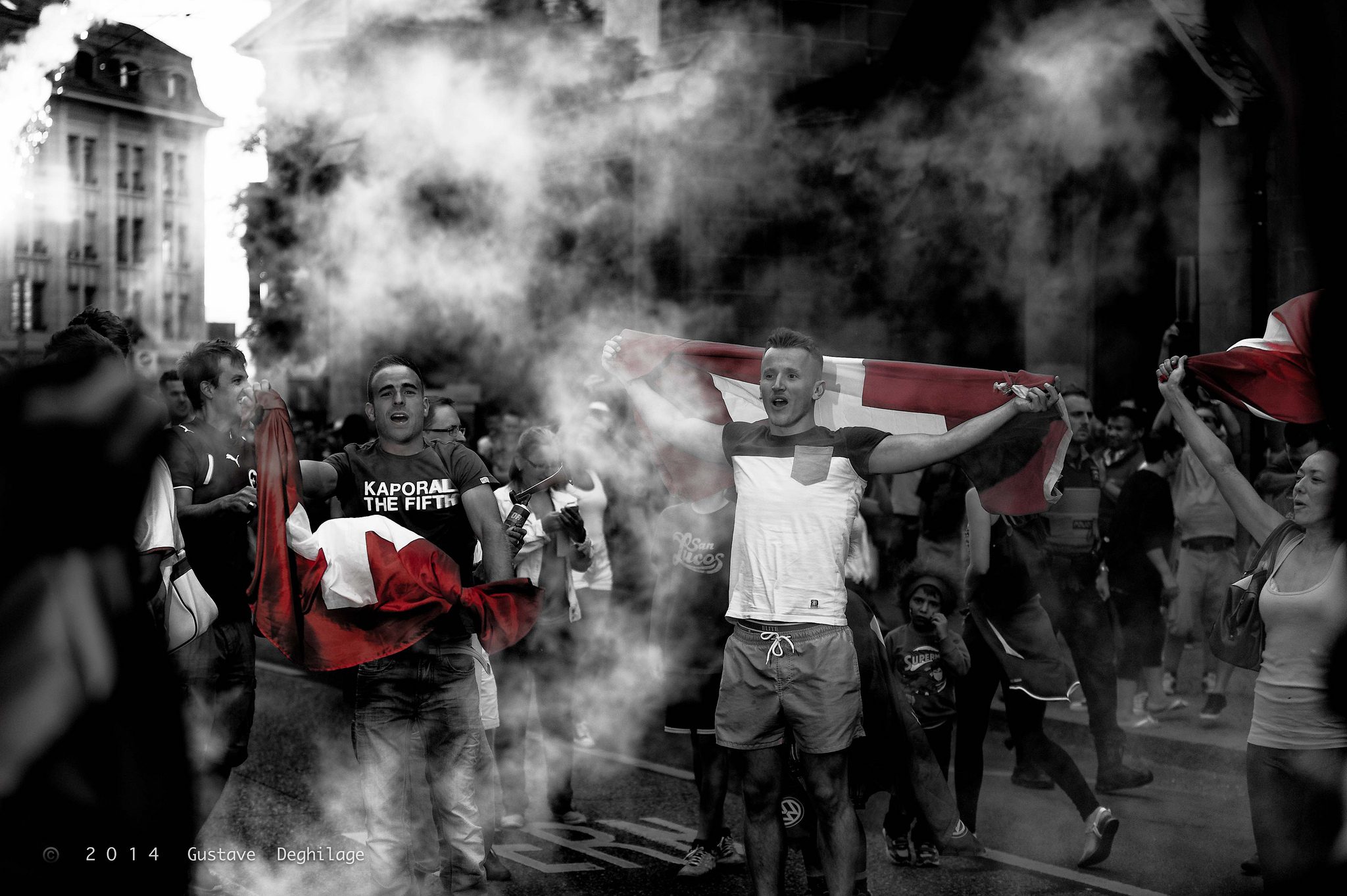 Fans de foot - Lausanne - Coupe du Monde 2014 - Après le match Suisse-Équateur, par Gustave Deghilage sur Flickr